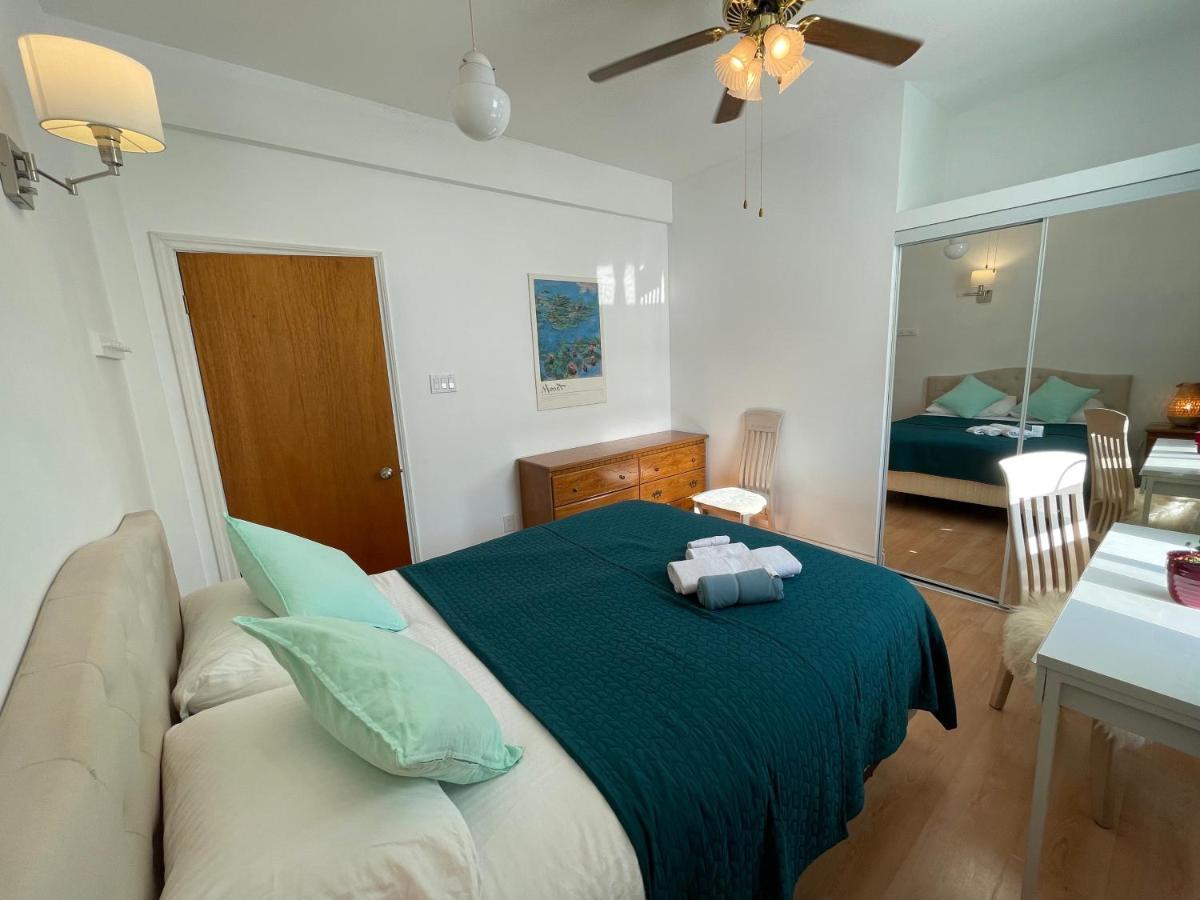Chambres El Mediterraneo Rooms Монреаль Экстерьер фото