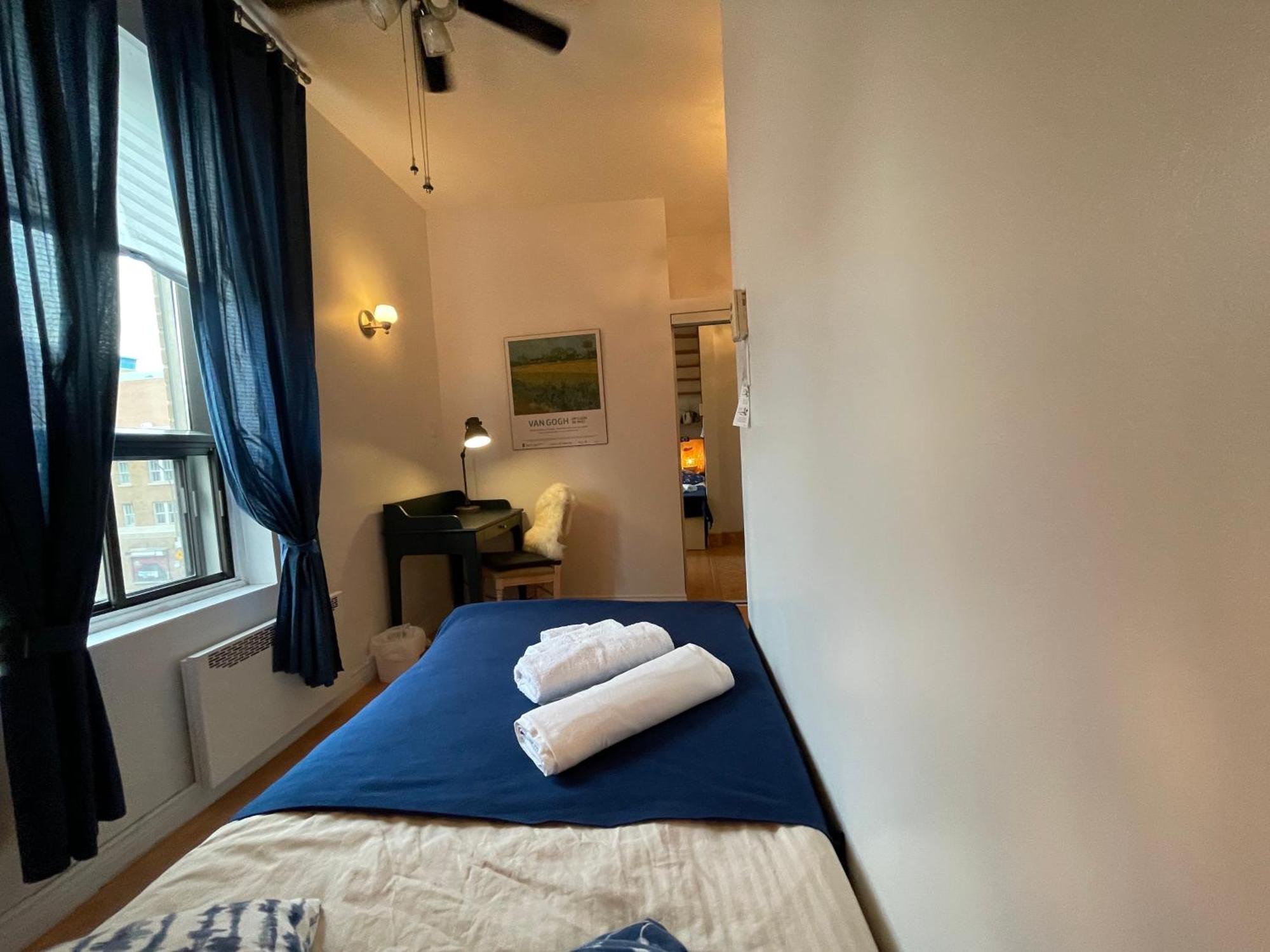 Chambres El Mediterraneo Rooms Монреаль Номер фото